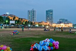 Sri Lanka, Colombo, Galle Face Green Ballons, Dämmerung, Lichter