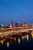 Night view of Oberbaum bridge on river Spree, Friedrichshain, Kreuzberg, Berlin, Germany