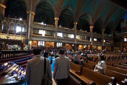 Kanada, Montreal, Basilika Notre- Dame, Kirchenschiff, Menschen