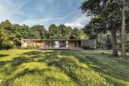 Wooden house on Scharmutzelsee, Berlin, Germany