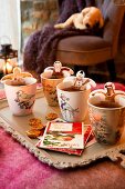 Teebeutel mit Weihnachtsfiguren, Tee Becher
