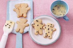 Bear-shaped biscuits with passion fruit glaze