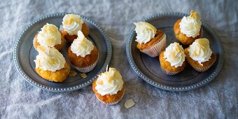Backen mit Stevia: Aprikosen-Cupcakes mit Aperol-Sahne