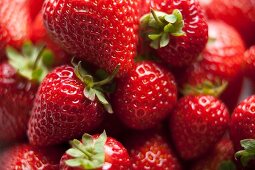 Juicy red strawberries (close-up)