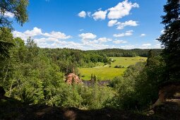 Lettland, Gauja Nationalpark, Zvartes iezis, Felsen am Amata Fluss