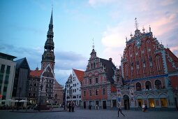 Lettland, Riga, Schwarzhäuptnerhaus, Rathausplatz, Dom 