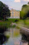 Lettland, Riga, Pontonbruecke, Schwimmbruecke ueber die Lielupe.