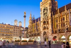 Deutschland, München, Marienplatz mit dem Rathaus