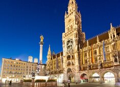 Deutschland, München, Marienplatz mit dem Rathaus