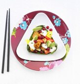 Glasierte Hähnchenwürfel mit Erdbeer-Avocado-Salat