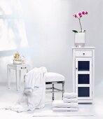 Weisses Mobiliar, Deko und Accessoires für das Badezimmer