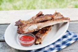 Grilled spare ribs and barbecue sauce