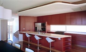 Modern kitchen with kitchen island and suspended ceiling
