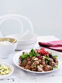 Schweinefleisch-Curry mit Erdnüssen und Ananasrelish