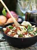 Blumenkohlsalat mit Bacon, Mangold und gerösteten Mandeln