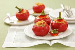 Tomato pepper filled with barley and chicken