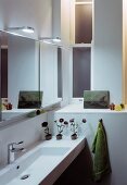 Designer Waschtisch mit beleuchtetem Spiegelschrank