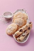 Cranberry and almond-semolina cookies