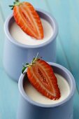 Yoghurt with fresh strawberries