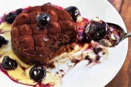 Tartufo cake with liquid chocolate, vanilla sauce and cherries