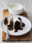 Sticky Toffee Pudding mit Sahne