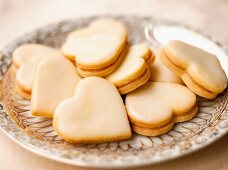 Heart-shaped lemon biscuits filled with lemon curd