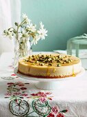 Cream cheese cake with honey and pistachios