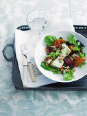 Salat mit Röstgemüse und Kräuter-Ricotta