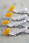 Name tags and orange segments on cake forks