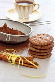 Mehllose Haselnuss-Schokoladen-Kekse mit Zimt