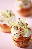 Vanille-Cupcakes mit Apfel und Pistazien