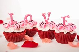 Letters cupcakes-love