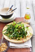 Green bean salad with hearts of palm and peanuts (Asia)