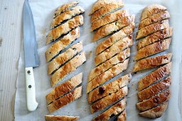 Cantucci fatti in casa (homemade Italian almond biscuits)