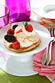 Meringue tart with berries and mascarpone