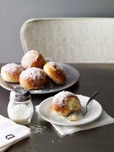 Doughnuts with ricotta and lemon filling