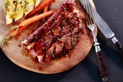 Grilled beef ribs with toast and carrots