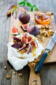 Camembert with honey, figs and walnuts