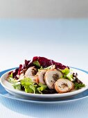 Hähnchenbrust mit Dattel-Gorgonzola-Füllung und Blattsalat