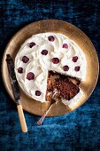 Beetroot cake with pecan nuts and cream cheese