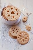 Lace biscuits with a tin