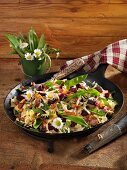 Sennerpfanne (pasta dish with ham, beetroot, vegetables and fried onions) with ramsons