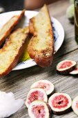 Grilled white bread and sliced figs