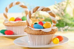 Oster-Cupcakes mit Zuckereiern