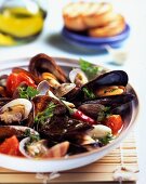 Zuppetta di cozze e vongole (Einfache Muschelsuppe, Italien)