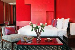 Devi Ratn Hotel - red room