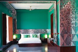 Devi Ratn Hotel - green room with double bed
