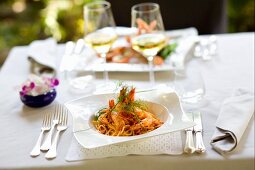 Spaghetti ai gamberi (pasta with prawns, Italy)