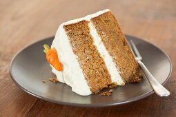 A slice of carrot cake with cream cheese icing (USA)