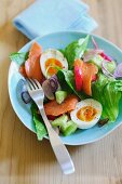 A colourful salad with smoked salmon and egg